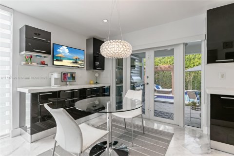 Casa en venta en Bay Harbor Islands, Florida, 4 dormitorios, 465.35 m2 № 1486586 - foto 20