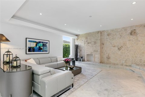 Casa en venta en Bay Harbor Islands, Florida, 4 dormitorios, 465.35 m2 № 1486586 - foto 13
