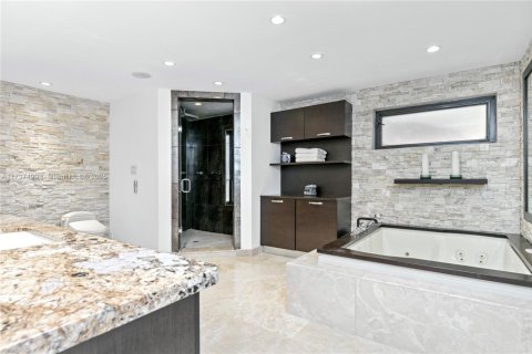 Casa en venta en Bay Harbor Islands, Florida, 4 dormitorios, 465.35 m2 № 1486586 - foto 29