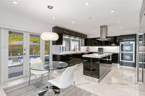 Casa en venta en Bay Harbor Islands, Florida, 4 dormitorios, 465.35 m2 № 1486586 - foto 18