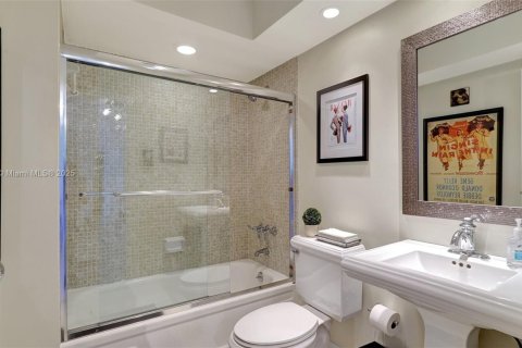 Condo in Hollywood, Florida, 2 bedrooms № 1896070 - photo 19