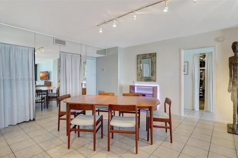 Condo in Hollywood, Florida, 2 bedrooms № 1896070 - photo 6