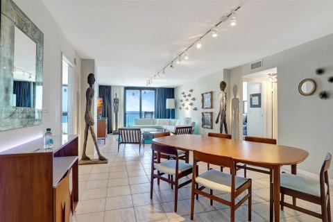 Condo in Hollywood, Florida, 2 bedrooms № 1896070 - photo 7