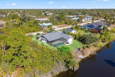 Casa en venta en Port Charlotte, Florida, 3 dormitorios, 176.14 m2 № 2155279 - foto 2