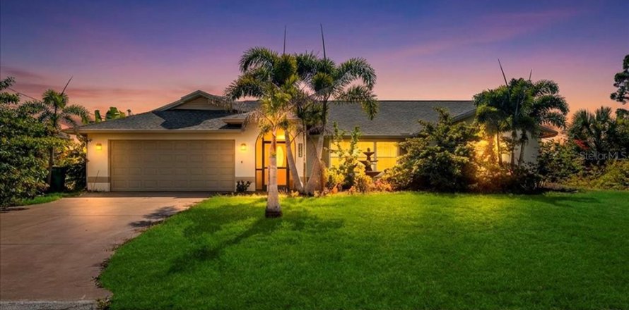 Casa en Port Charlotte, Florida 3 dormitorios, 176.14 m2 № 2155279