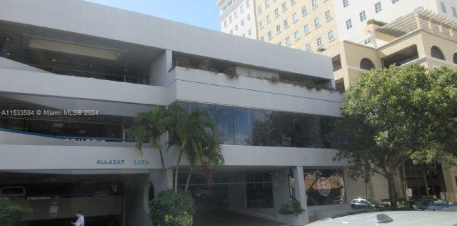 Commercial property in Coral Gables, Florida № 1811213
