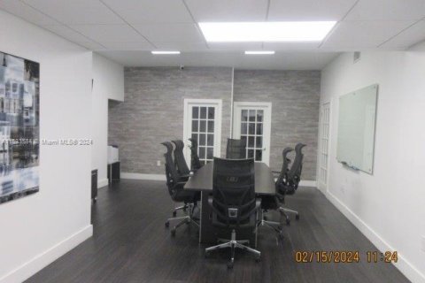 Commercial property in Coral Gables, Florida № 1811213 - photo 10