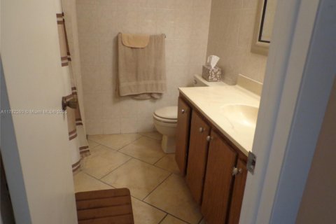 Copropriété à vendre à Miami, Floride: 2 chambres, 86.12 m2 № 1861244 - photo 6