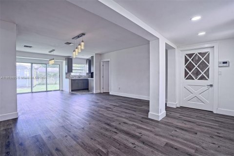 Casa en venta en Fort Lauderdale, Florida, 4 dormitorios, 149.39 m2 № 1875570 - foto 14