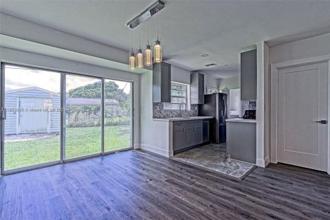 Casa en venta en Fort Lauderdale, Florida, 4 dormitorios, 149.39 m2 № 1875570 - foto 4