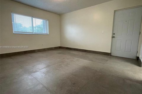 Condo in Hollywood, Florida, 1 bedroom  № 1950107 - photo 6