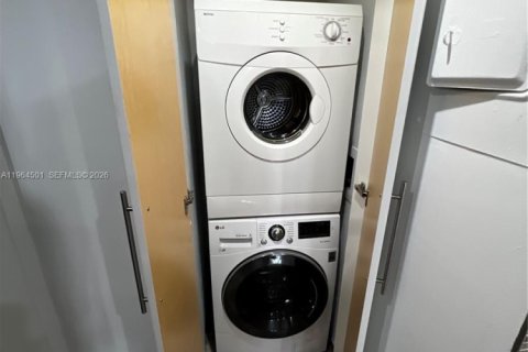 Снять в аренду кондоминиум в Майами, Флорида 1 спальня, 92.62м2, № 2081116 - фото 16