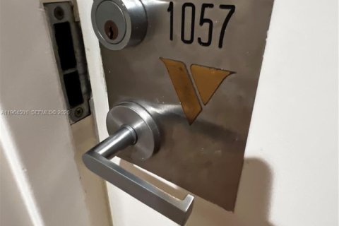 Снять в аренду кондоминиум в Майами, Флорида 1 спальня, 92.62м2, № 2081116 - фото 20