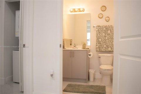 Apartamento en alquiler en Hialeah, Florida, 2 dormitorios, 75.81 m2 № 1933269 - foto 8