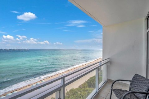 Condo in Miami Beach, Florida, 1 bedroom  № 2034511 - photo 20