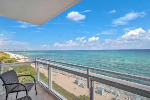 Condo in Miami Beach, Florida, 1 bedroom  № 2034511 - photo 19