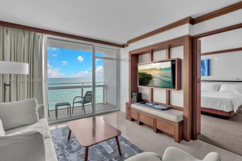 Condo in Miami Beach, Florida, 1 bedroom  № 2034511 - photo 17