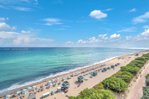 Condo in Miami Beach, Florida, 1 bedroom  № 2034511 - photo 21
