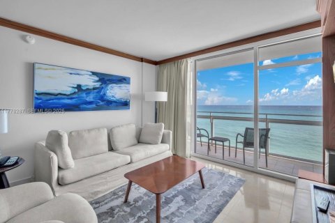 Condo in Miami Beach, Florida, 1 bedroom  № 2034511 - photo 18