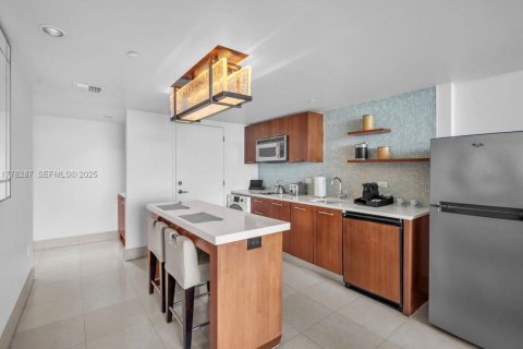 Condo in Miami Beach, Florida, 1 bedroom  № 2034511 - photo 16