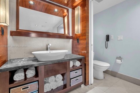 Condo in Miami Beach, Florida, 1 bedroom  № 2034511 - photo 29