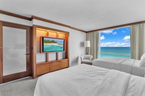 Condo in Miami Beach, Florida, 1 bedroom  № 2034511 - photo 25