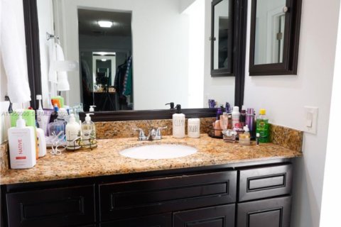 Купить кондоминиум в Дирфилд-Бич, Флорида 2 спальни, 111.48м2, № 2006937 - фото 24