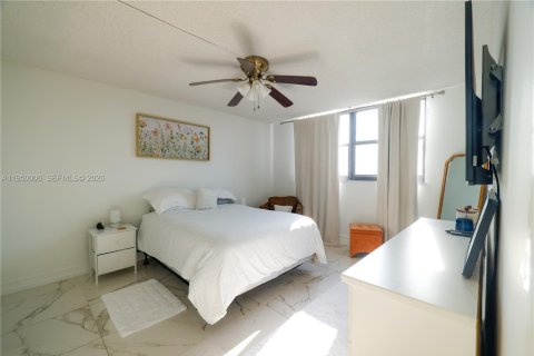 Купить кондоминиум в Дирфилд-Бич, Флорида 2 спальни, 111.48м2, № 2006937 - фото 18