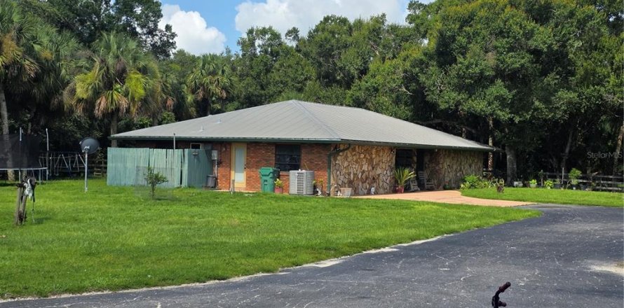 House in Punta Gorda, Florida 3 bedrooms, 191.94 sq.m. № 1833027