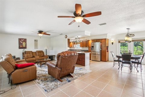 Villa ou maison à vendre à Bushnell, Floride: 3 chambres, 244.89 m2 № 1837886 - photo 10