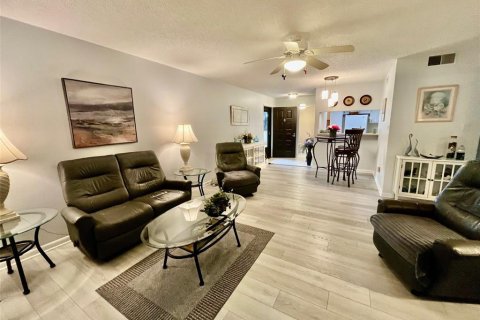 Condo in Clearwater, Florida, 2 bedrooms  № 2142327 - photo 11