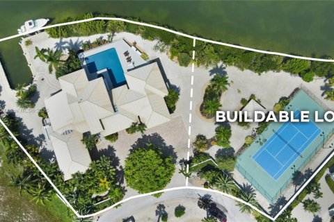 House in Marathon, Florida 7 bedrooms, 771.65 sq.m. № 1812253 - photo 3