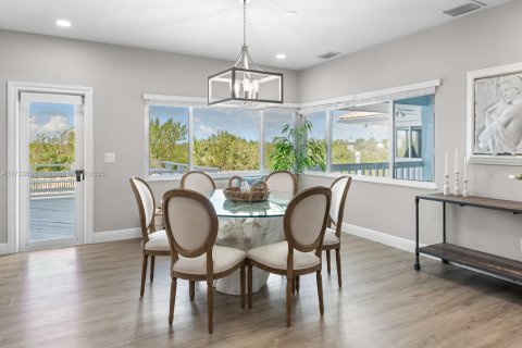 House in Marathon, Florida 7 bedrooms, 771.65 sq.m. № 1812253 - photo 14