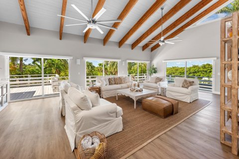 House in Marathon, Florida 7 bedrooms, 771.65 sq.m. № 1812253 - photo 8