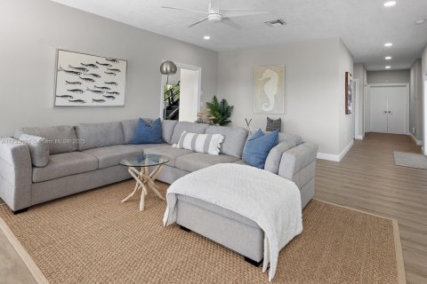 House in Marathon, Florida 7 bedrooms, 771.65 sq.m. № 1812253 - photo 23