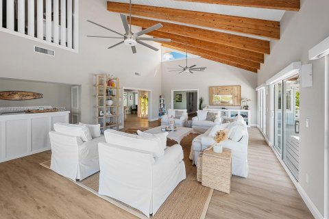 House in Marathon, Florida 7 bedrooms, 771.65 sq.m. № 1812253 - photo 9