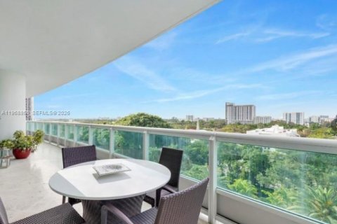 Condominio en Miami, Florida, 2 dormitorios  № 2040771