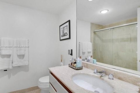 Condominio en alquiler en Miami, Florida, 2 dormitorios, 195.09 m2 № 2040771 - foto 10
