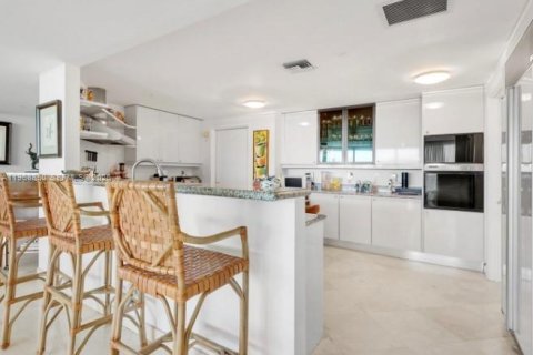 Condominio en alquiler en Miami, Florida, 2 dormitorios, 195.09 m2 № 2040771 - foto 6