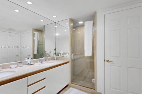 Condominio en alquiler en Miami, Florida, 2 dormitorios, 195.09 m2 № 2040771 - foto 13