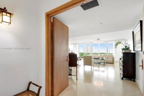 Condominio en alquiler en Miami, Florida, 2 dormitorios, 195.09 m2 № 2040771 - foto 2