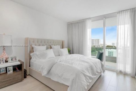 Condominio en alquiler en Miami, Florida, 2 dormitorios, 195.09 m2 № 2040771 - foto 9