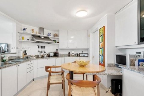 Condominio en alquiler en Miami, Florida, 2 dormitorios, 195.09 m2 № 2040771 - foto 7