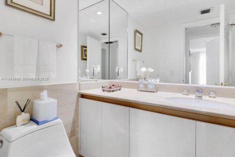 Condominio en alquiler en Miami, Florida, 2 dormitorios, 195.09 m2 № 2040771 - foto 8