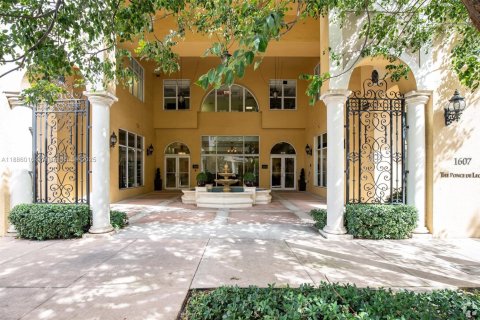 Condominio en venta en Coral Gables, Florida, 2 dormitorios, 109.07 m2 № 1932758 - foto 2