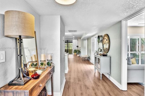 Casa en venta en Pembroke Pines, Florida, 3 dormitorios, 120.68 m2 № 1984172 - foto 4