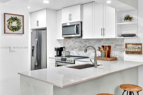 Casa en venta en Pembroke Pines, Florida, 3 dormitorios, 120.68 m2 № 1984172 - foto 17