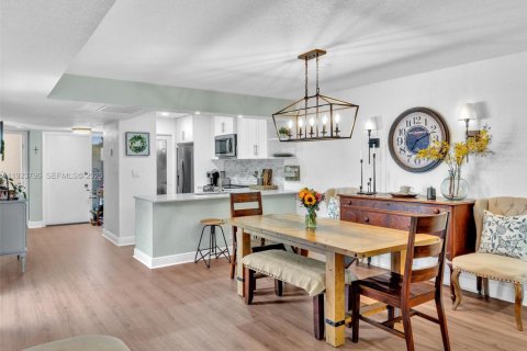 Casa en venta en Pembroke Pines, Florida, 3 dormitorios, 120.68 m2 № 1984172 - foto 11