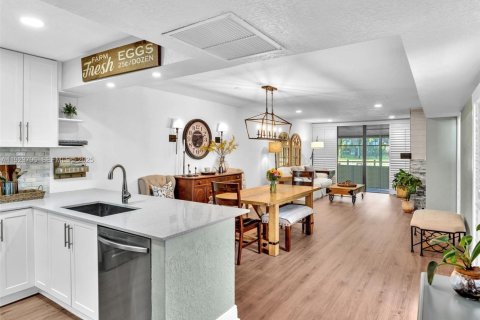 Casa en venta en Pembroke Pines, Florida, 3 dormitorios, 120.68 m2 № 1984172 - foto 13