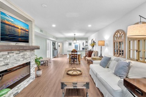 Casa en venta en Pembroke Pines, Florida, 3 dormitorios, 120.68 m2 № 1984172 - foto 5